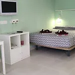 בית נופש Cozy Studio, Wifi Free Pool View *